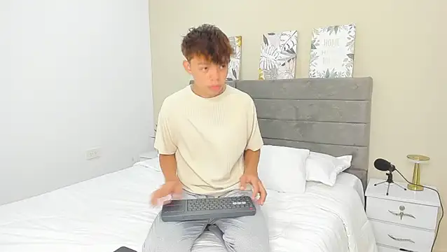 Zacktorres  online show from 16, 12, 2025