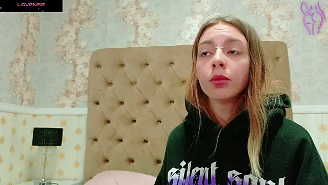 Snapshot of CoraVex chatting on 3, 10, 2025 CoraVex online show from 3, 10, 2025