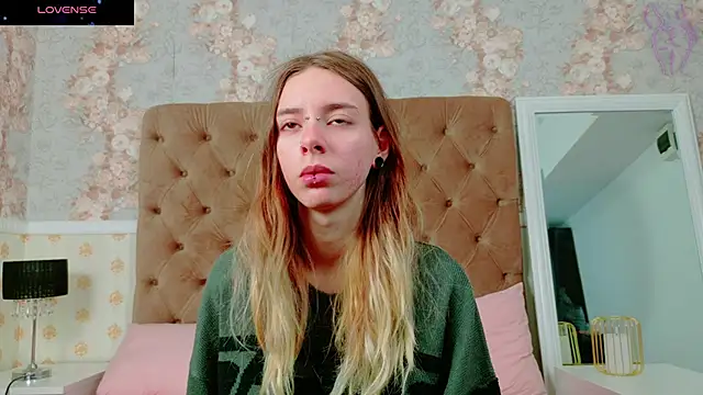 Snapshot of CoraVex chatting on 30, 10, 2025 CoraVex online show from 30, 10, 2025