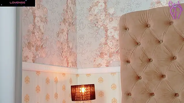 Snapshot of CoraVex chatting on 8, 11, 2025 CoraVex online show from 8, 11, 2025