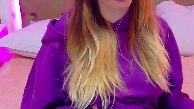 Snapshot of CoraVex chatting on 5, 4, 2026 CoraVex online show from 5, 4, 2026