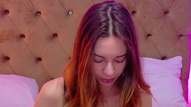 Snapshot of CoraVex chatting on 11, 4, 2026 CoraVex online show from 11, 4, 2026