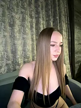 Snapshot of MissOyee chatting on 7, 11, 2025 MissOyee online show from 7, 11, 2025