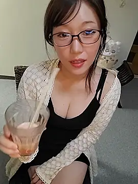 M Kaede online show from 30, 10, 2025