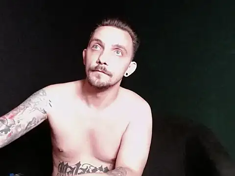 Snapshot of guesswhatbitch chatting on 17, 9, 2025 guesswhatbitch online show from 17, 9, 2025