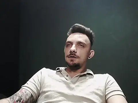 Snapshot of guesswhatbitch chatting on 5, 10, 2025 guesswhatbitch online show from 5, 10, 2025