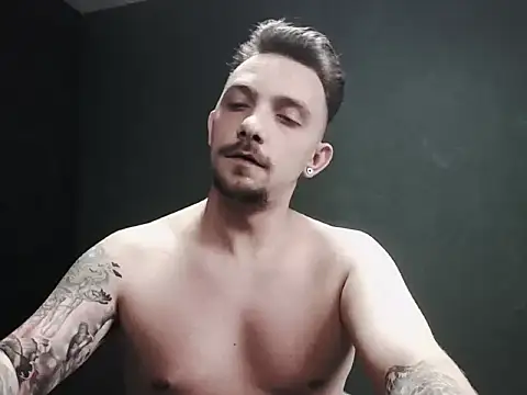 Snapshot of guesswhatbitch chatting on 8, 10, 2025 guesswhatbitch online show from 8, 10, 2025