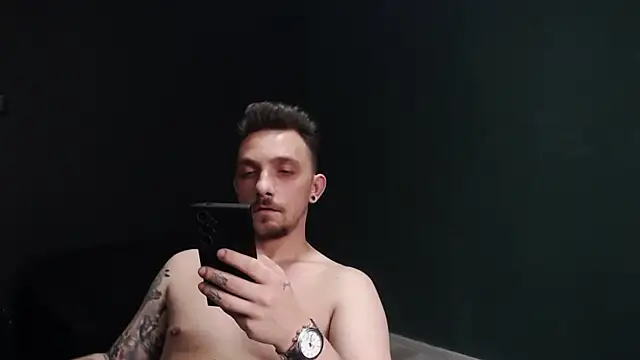 Snapshot of guesswhatbitch chatting on 16, 10, 2025 guesswhatbitch online show from 16, 10, 2025