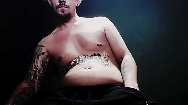 Snapshot of guesswhatbitch chatting on 20, 10, 2025 guesswhatbitch online show from 20, 10, 2025