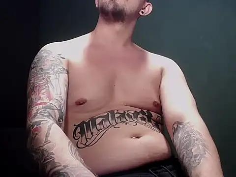 Snapshot of guesswhatbitch chatting on 28, 10, 2025 guesswhatbitch online show from 28, 10, 2025