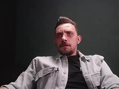 Snapshot of guesswhatbitch chatting on 8, 11, 2025 guesswhatbitch online show from 8, 11, 2025