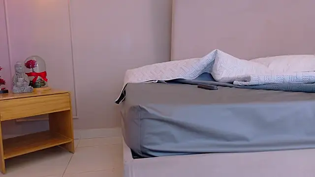 Snapshot of ElectraScot chatting on 8, 4, 2026 ElectraScot online show from 8, 4, 2026