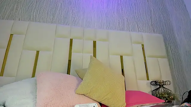 Snapshot of mia_vy chatting on 5, 5, 2026 mia vy online show from 5, 5, 2026