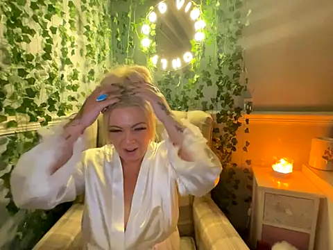 BonnyDesire online show from 28, 10, 2025