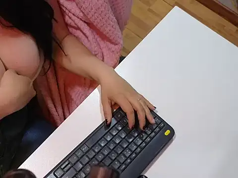 valery cute 18 online show from 5, 12, 2025