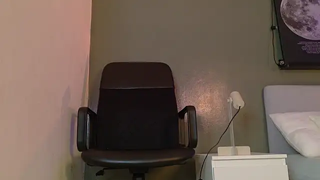 KeendraFox  online show from 6, 11, 2025