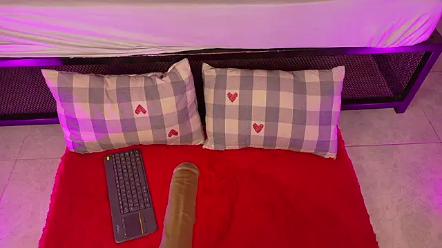 KeendraFox  online show from 21, 2, 2026