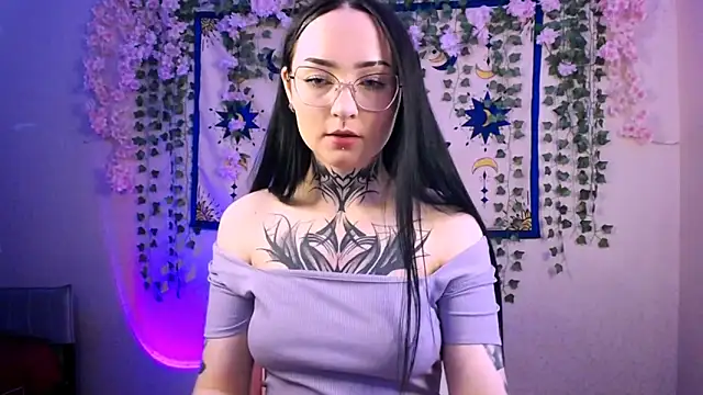 Snapshot of MollyKissy chatting on 9, 4, 2026 MollyKissy online show from 9, 4, 2026