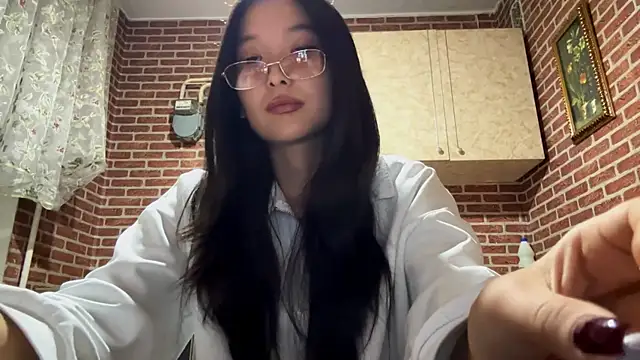 Snapshot of EmmaLeexth chatting on 28, 9, 2025 EmmaLeexth online show from 28, 9, 2025