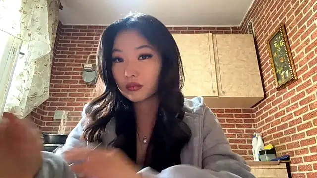 Snapshot of EmmaLeexth chatting on 3, 4, 2026 EmmaLeexth online show from 3, 4, 2026