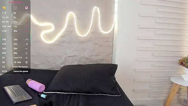 Snapshot of Naomy_gyal chatting on 8, 11, 2025 Naomy gyal online show from 8, 11, 2025