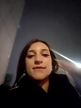 Snapshot of laradoom chatting on 12, 10, 2025 laradoom online show from 12, 10, 2025