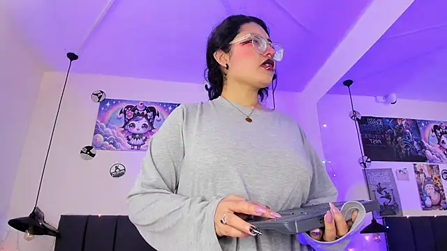 Snapshot of SabrinaV_ chatting on 4, 5, 2026 SabrinaV online show from 4, 5, 2026