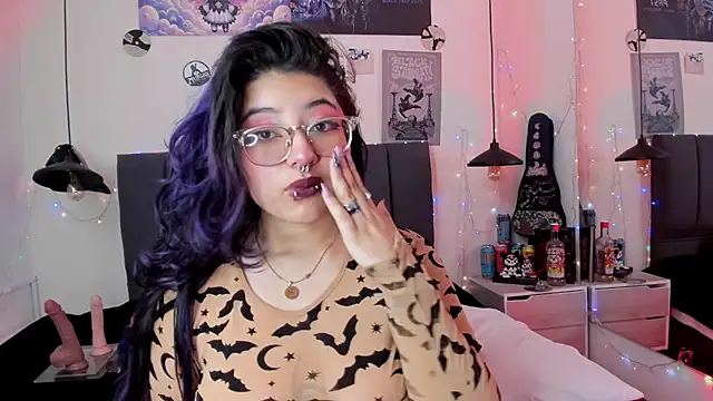 Snapshot of SabrinaV_ chatting on 9, 5, 2026 SabrinaV online show from 9, 5, 2026