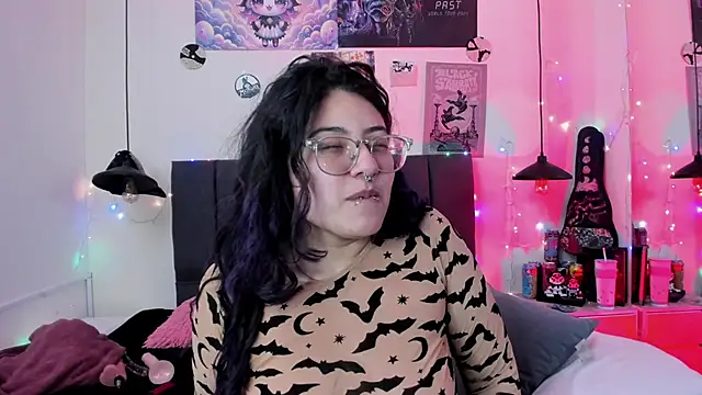 Snapshot of SabrinaV_ chatting on 19, 5, 2026 SabrinaV online show from 19, 5, 2026