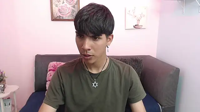 Snapshot of David_925_ chatting on 24, 9, 2025 David 925 online show from 24, 9, 2025