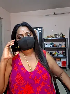 Snapshot of queendivya chatting on 4, 7, 2026 queendivya online show from 4, 7, 2026