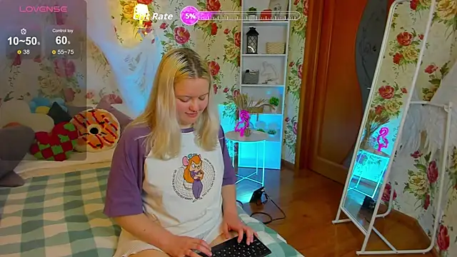 Snapshot of RoseThomas_ chatting on 3, 11, 2025 RoseThomas online show from 3, 11, 2025