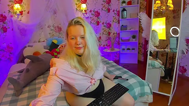 Snapshot of RoseThomas_ chatting on 7, 11, 2025 RoseThomas online show from 7, 11, 2025