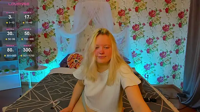 Snapshot of RoseThomas_ chatting on 16, 11, 2025 RoseThomas online show from 16, 11, 2025