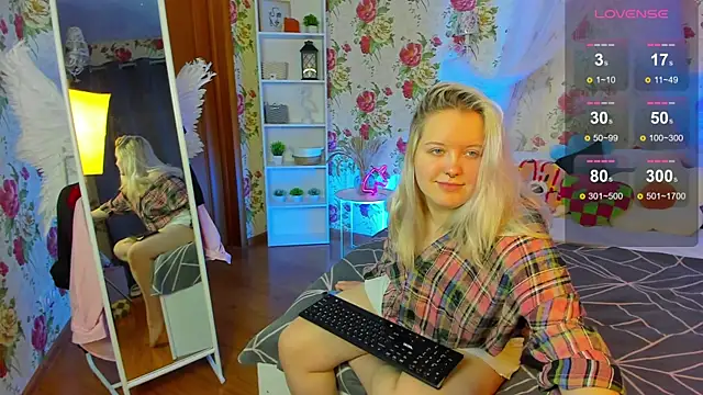 Snapshot of RoseThomas_ chatting on 23, 11, 2025 RoseThomas online show from 23, 11, 2025