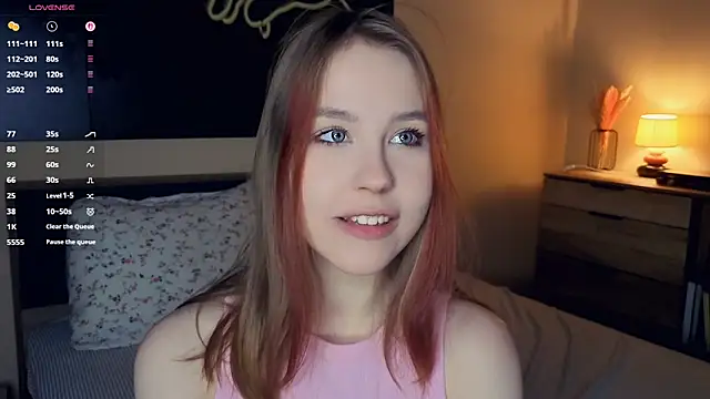 Snapshot of MaliaBourraine chatting on 1, 12, 2025 MaliaBourraine online show from 1, 12, 2025