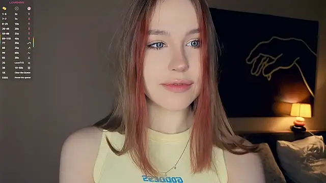 Snapshot of MaliaBourraine chatting on 2, 12, 2025 MaliaBourraine online show from 2, 12, 2025