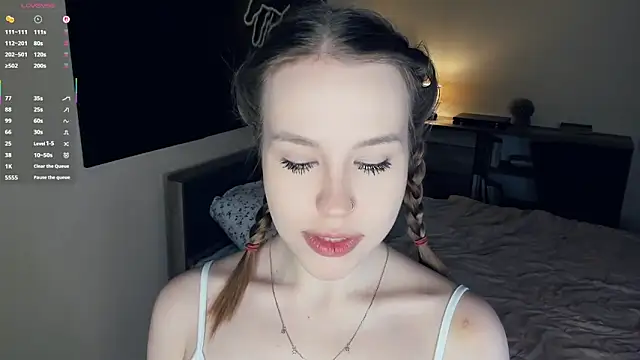 Snapshot of MaliaBourraine chatting on 14, 12, 2025 MaliaBourraine online show from 14, 12, 2025