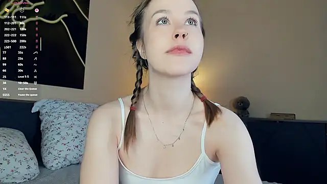 Snapshot of MaliaBourraine chatting on 15, 12, 2025 MaliaBourraine online show from 15, 12, 2025