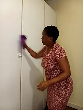 BubblyBeautiful online show from 3, 12, 2025