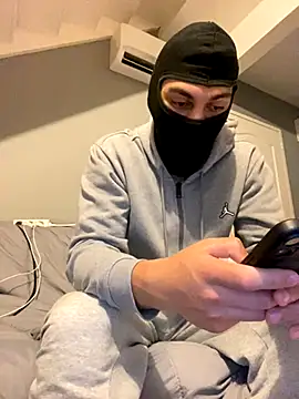 Snapshot of Ryan2205 chatting on 10, 11, 2025 Ryan2205 online show from 10, 11, 2025