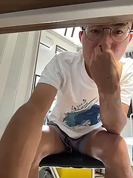 Snapshot of leeyoung_ chatting on 17, 10, 2025 leeyoung  online show from 17, 10, 2025