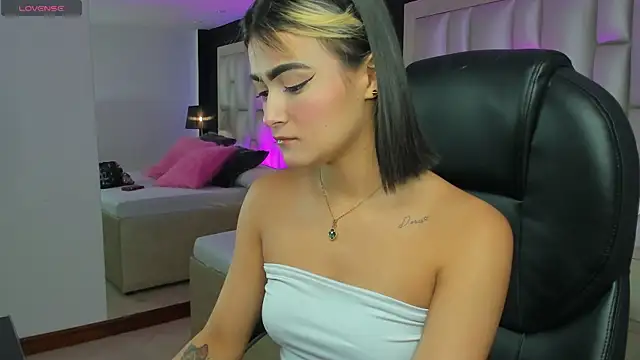 LuisaJonnes  online show from 18, 11, 2025