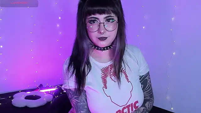 Snapshot of Hallucigenia_ chatting on 13, 3, 2026 Hallucigenia online show from 13, 3, 2026