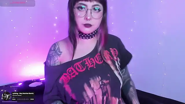 Snapshot of Hallucigenia_ chatting on 24, 4, 2026 Hallucigenia online show from 24, 4, 2026