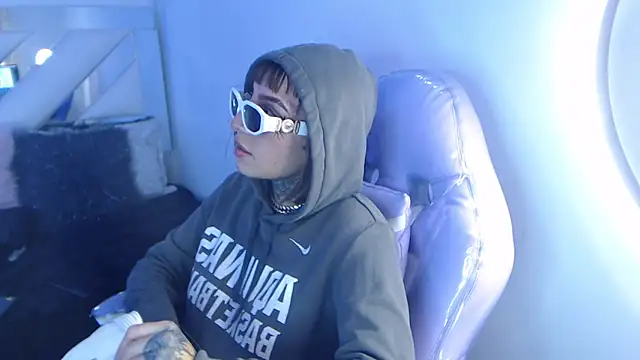 Snapshot of Gyal_8_ chatting on 25, 10, 2025 Gyal 8 online show from 25, 10, 2025