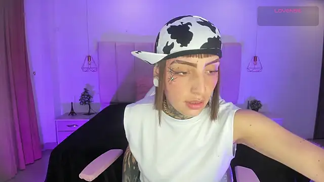 Snapshot of Gyal_8_ chatting on 5, 12, 2025 Gyal 8 online show from 5, 12, 2025