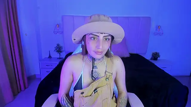 Snapshot of Gyal_8_ chatting on 14, 12, 2025 Gyal 8 online show from 14, 12, 2025