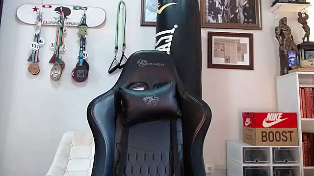 henryhadesflirt online show from 6, 1, 2026