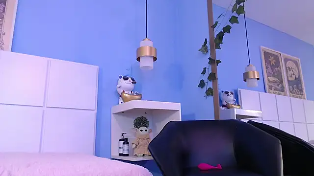 Snapshot of PenelopeBond chatting on 28, 10, 2025 PenelopeBond online show from 28, 10, 2025